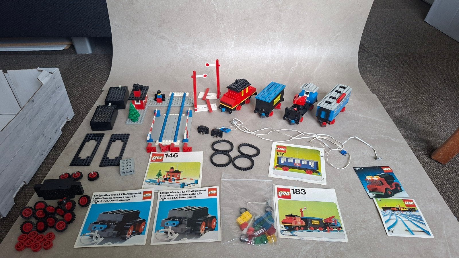 Partij vintage LEGO treinen met veel rails en accessoires, Kinderen en Baby's, Speelgoed | Duplo en Lego, Ophalen of Verzenden