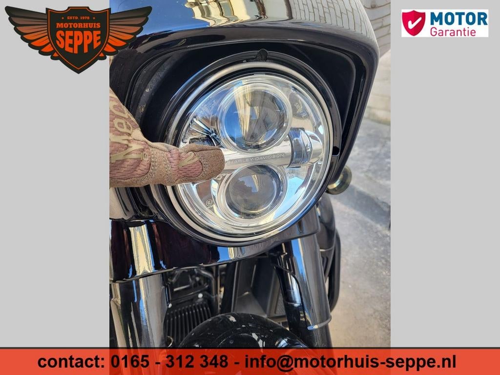 STREET GLIDE M8 MONSTER WHEEL 180( fatty) . (bj 2017), 2 cilinders, Bedrijf, Onbekend, Toermotor