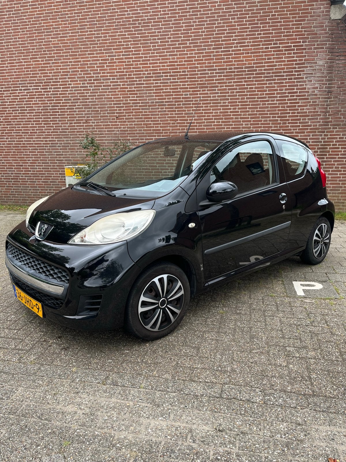 Peugeot 107 1.0 12V 3DR 2009 Zwart nieuwe apk!, Auto's, Voorwielaandrijving, 4 stoelen, Origineel Nederlands, Handgeschakeld
