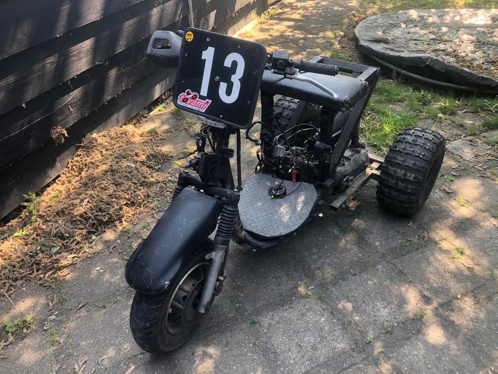 Trike met scooter blok 50cc 2 takt MOET SNEL WEG, Fietsen en Brommers, Ophalen, Gebruikt, 50 cc, Overige typen