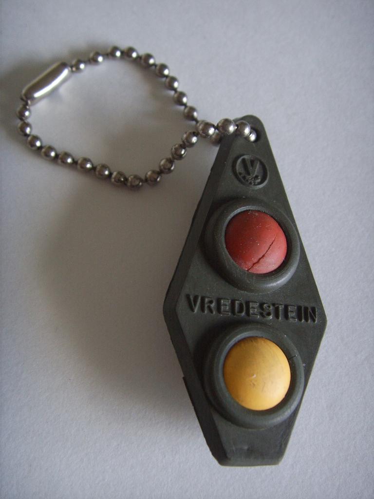 Vredestein banden Doetinchem oude sleutelhanger, Verzenden, Gebruikt, Gebruiksvoorwerp