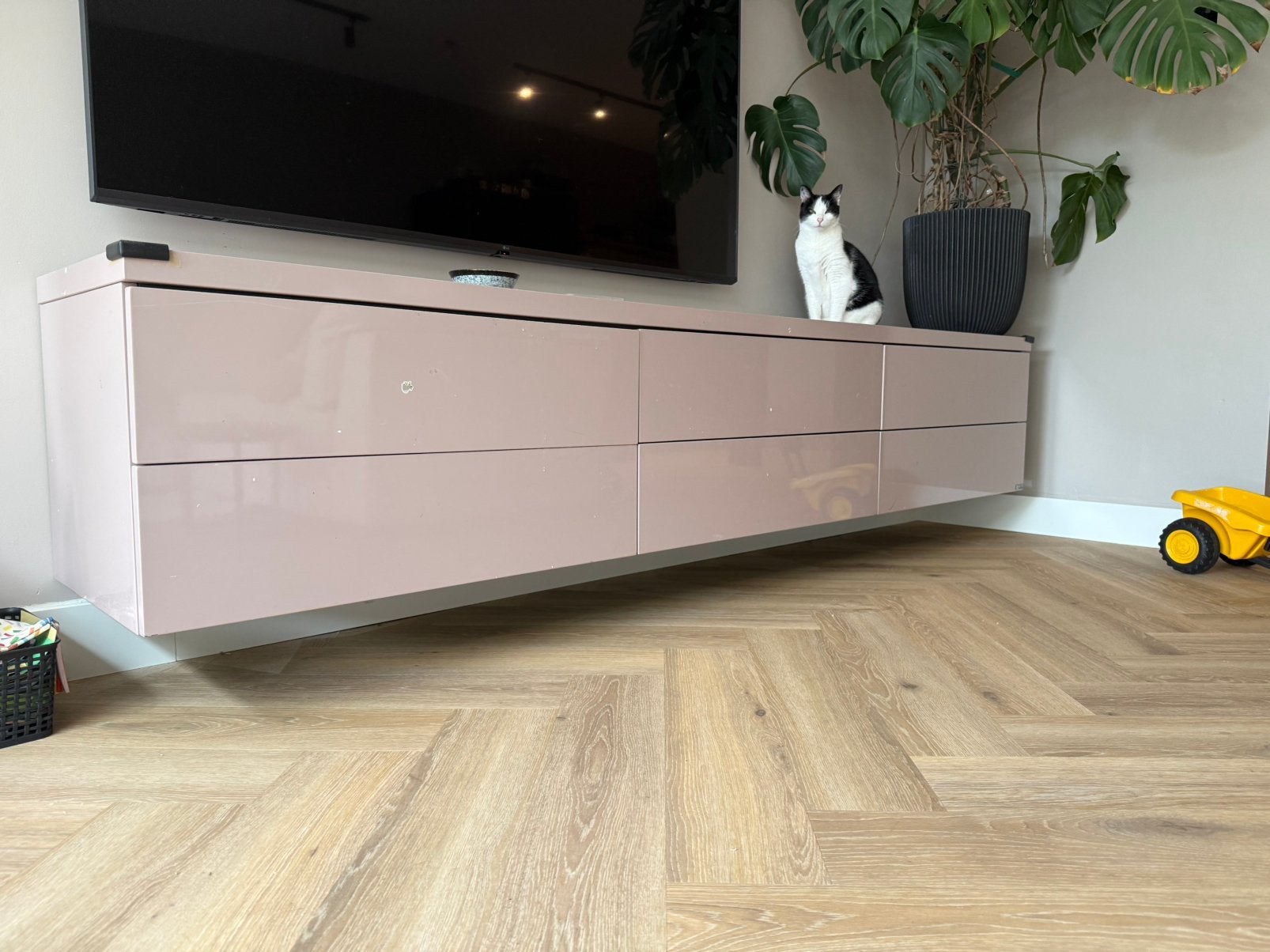 TV meubel (taupe kleur)  -  GRATIS!, Huis en Inrichting, Ophalen, Zo goed als nieuw, 200 cm of meer, Minder dan 100 cm