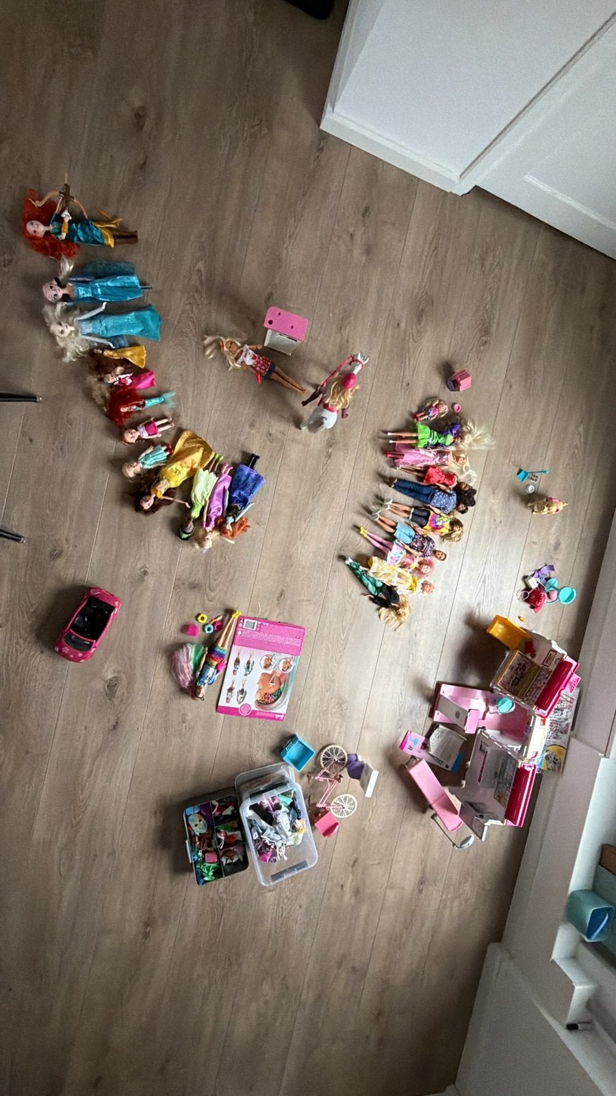 Collectie Barbie en Disney poppen en grote Barbie ambulance, Kinderen en Baby's, Ophalen of Verzenden, Zo goed als nieuw, Barbie