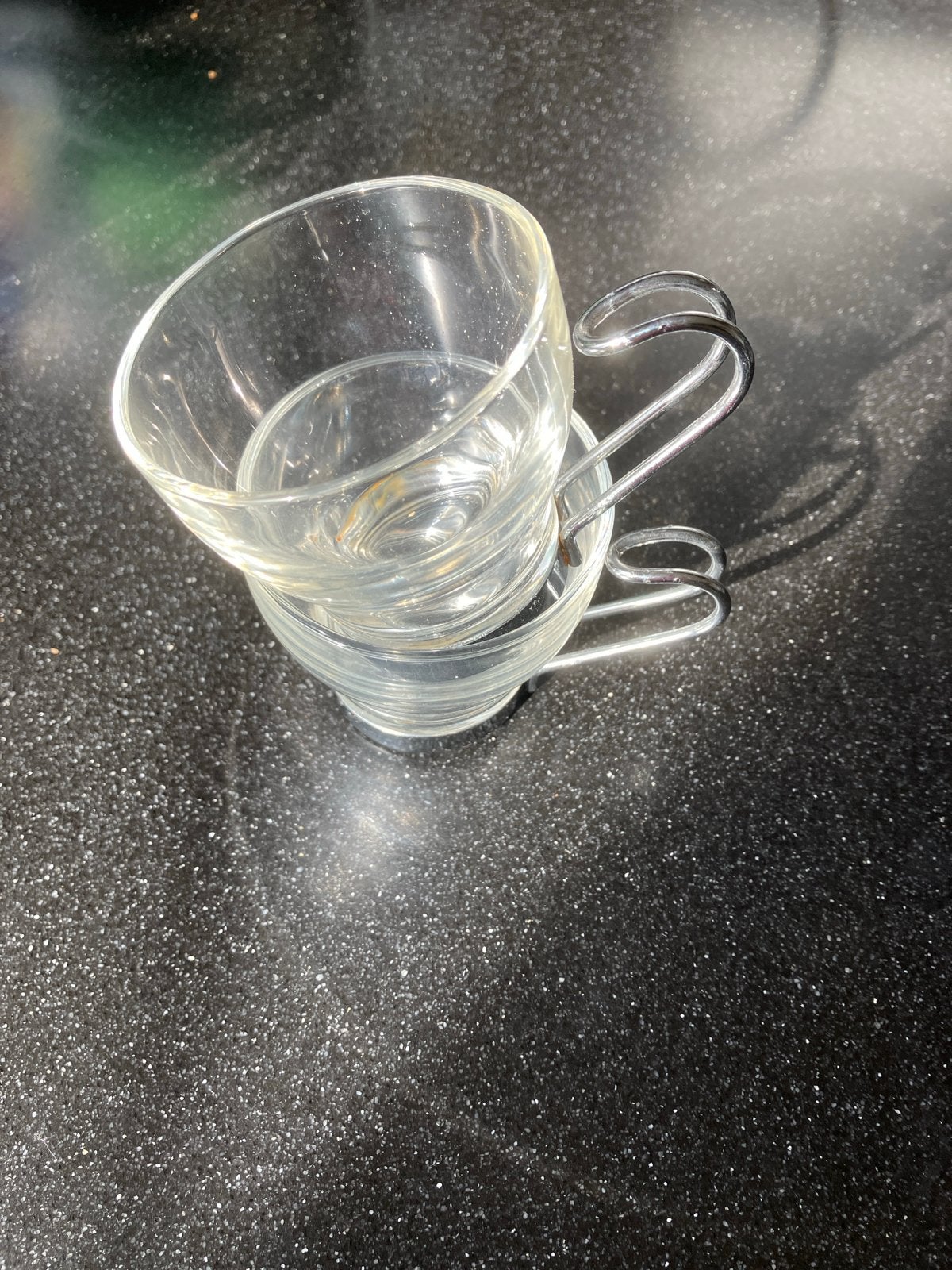 Glazen espresso kopjes met metalen oor - 2 stuks, Ophalen of Verzenden, Overige stijlen, Kop(pen) en/of Schotel(s), Glas
