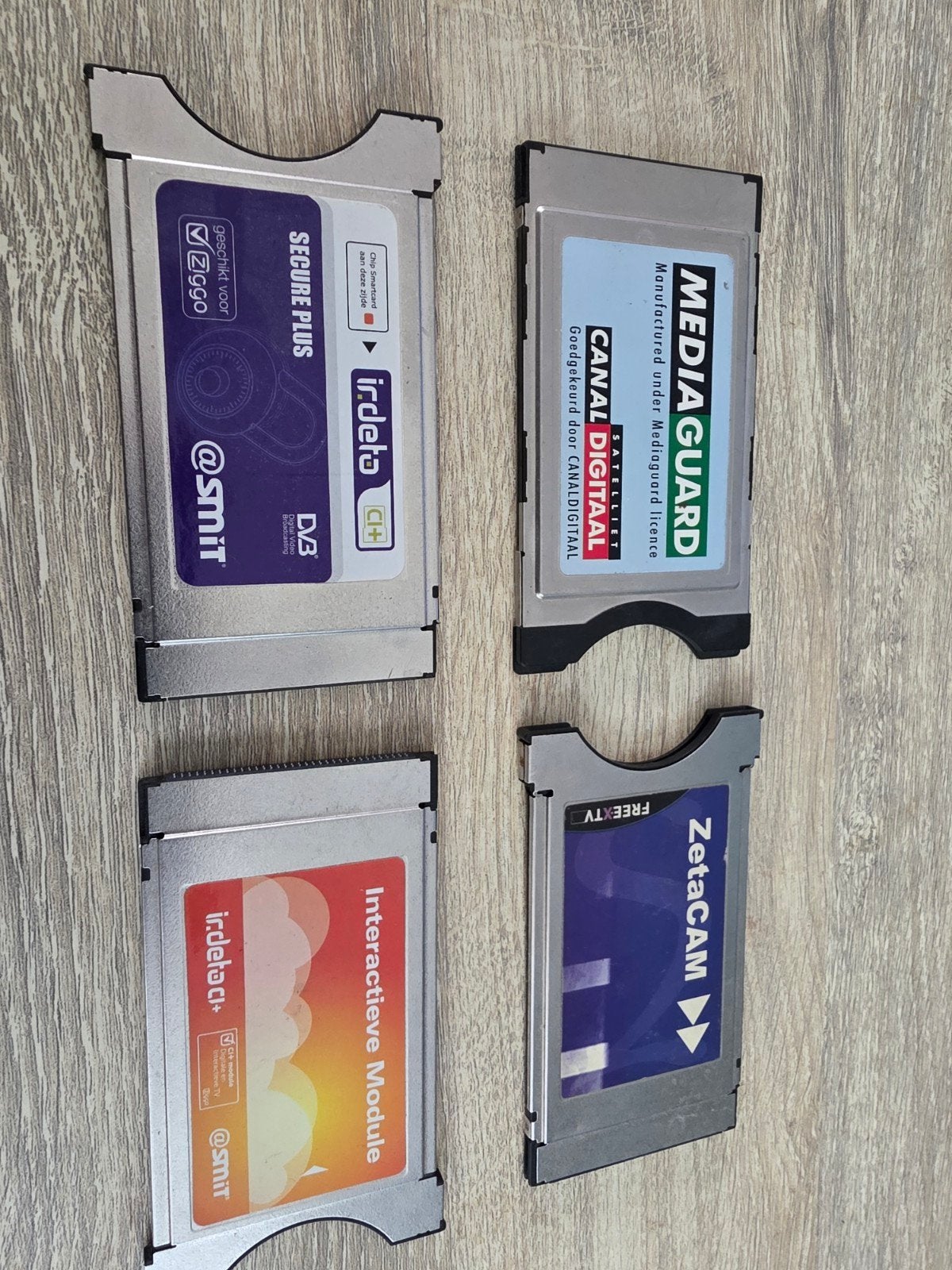 Diverse CI+ modules en smartcard lezers, Ophalen of Verzenden, Gebruikt, Decoder