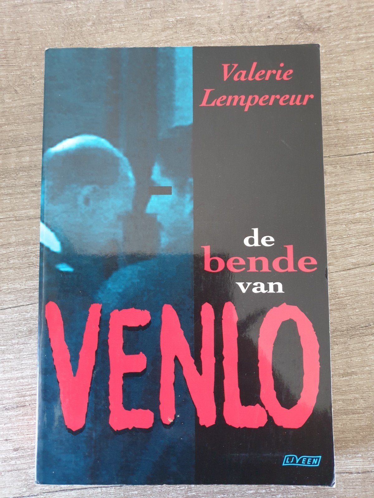 De Bende van Venlo - Valerie Lempereur (Boek), Ophalen of Verzenden, Gelezen