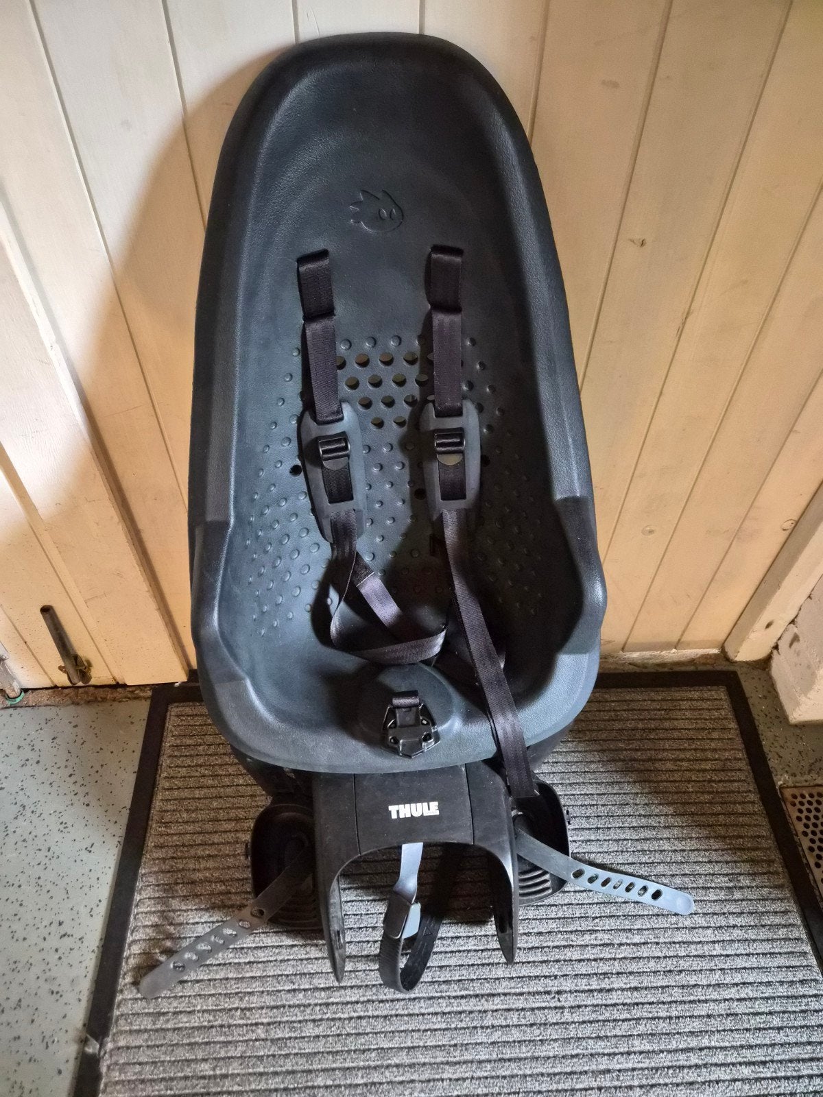 Thule Yepp 2 Maxi Fietsstoeltje Achter, Fietsen en Brommers, Fietsaccessoires | Fietsstoeltjes, Ophalen, Achterzitje, Voetsteuntjes