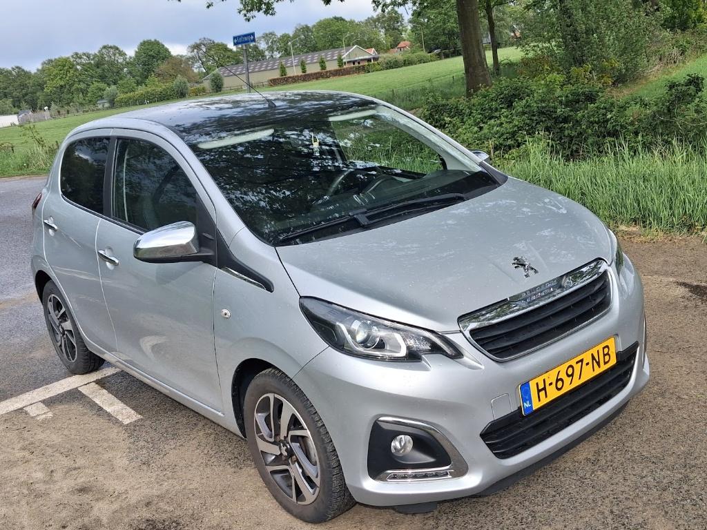 Peugeot 108 1.0 E-vti 72pk 5D 2020 Grijs, Auto's, Voorwielaandrijving, Stof, Origineel Nederlands, Handgeschakeld