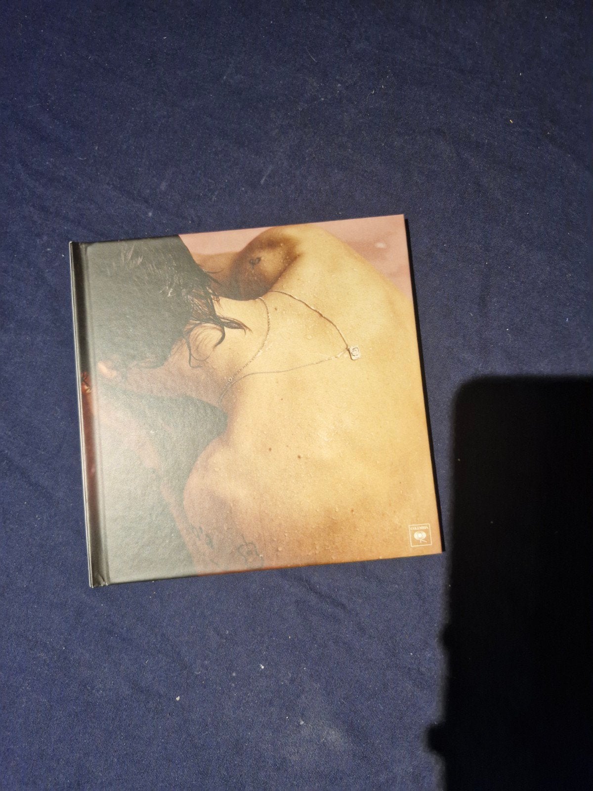 Harry Styles – Harry Styles (2017) hardcover book edition me, Overige genres, Ophalen of Verzenden, Zo goed als nieuw, Inclusief boekje