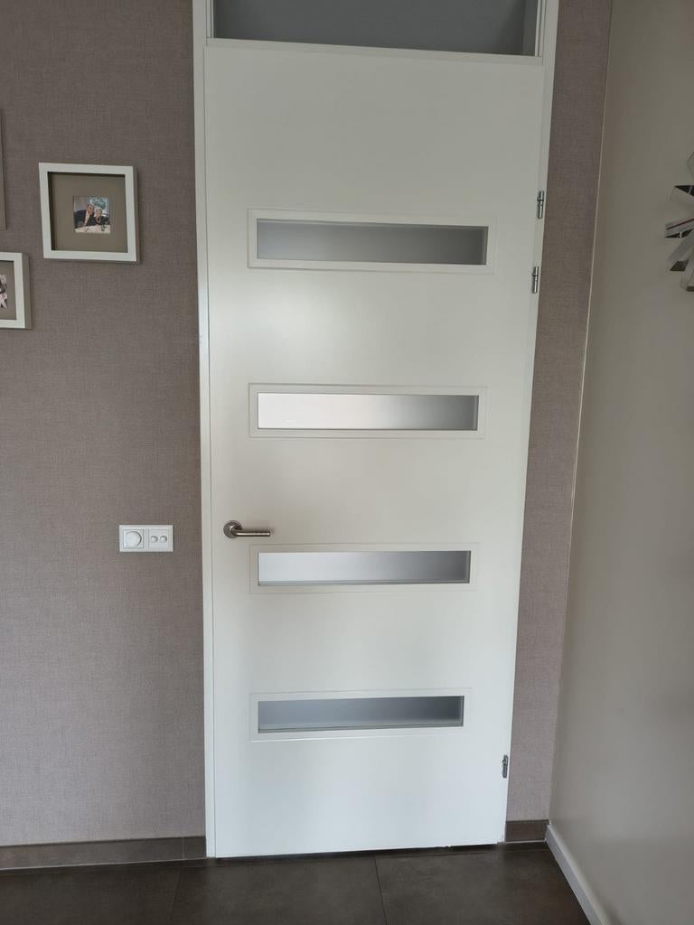 Mooie moderne binnendeur van Svedex met stroken matglas, Doe-het-zelf en Verbouw, Deuren en Horren, Ophalen, 80 tot 100 cm, 215 cm of meer