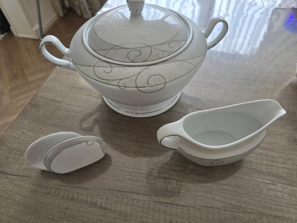Elegant wit servies met zilveren decoratie, Overige typen, Nieuw, Ophalen of Verzenden, Effen