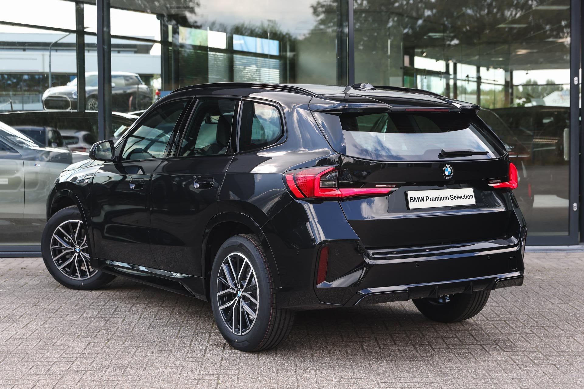 BMW X1 sDrive18i M Sport Automaat / Trekhaak / Sportstoelen, Auto's, Dealer onderhouden, 136 pk, Gebruikt, Met garantie (alle)