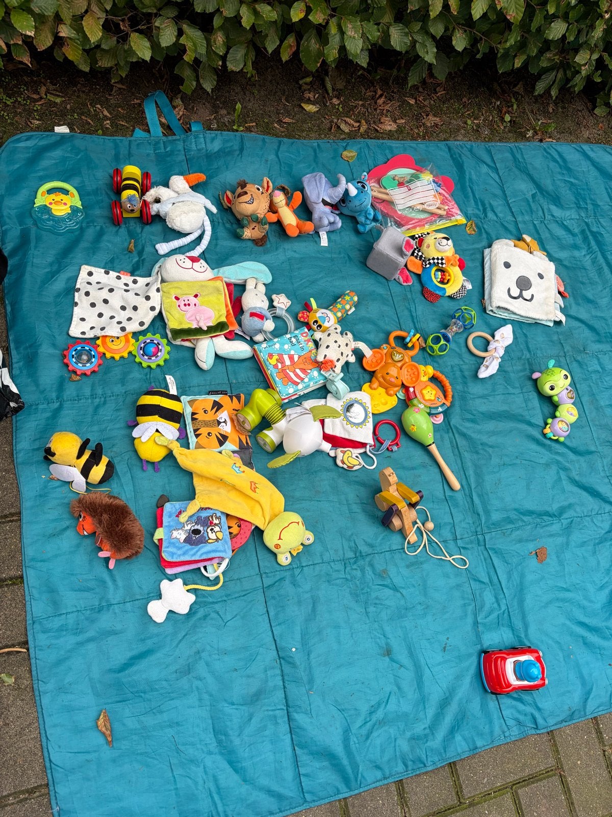 Grote partij babyspeelgoed: rammelaars, knuffels, bijtringen, Ophalen, Gebruikt, Overige typen, Met geluid