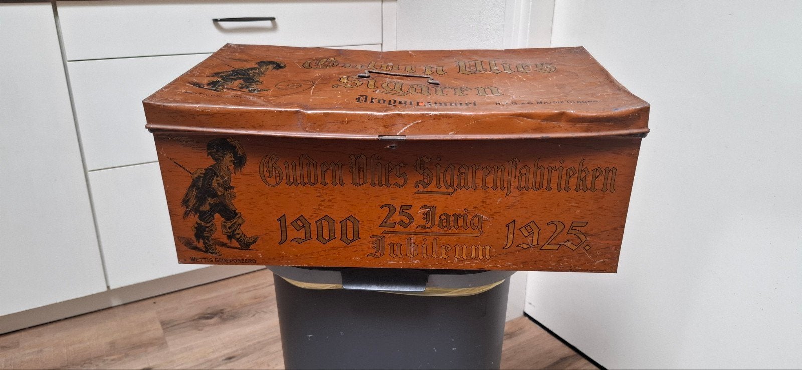 Antieke Gulden Vlies Sigarenfabrieken Jubileum Blik, Ophalen