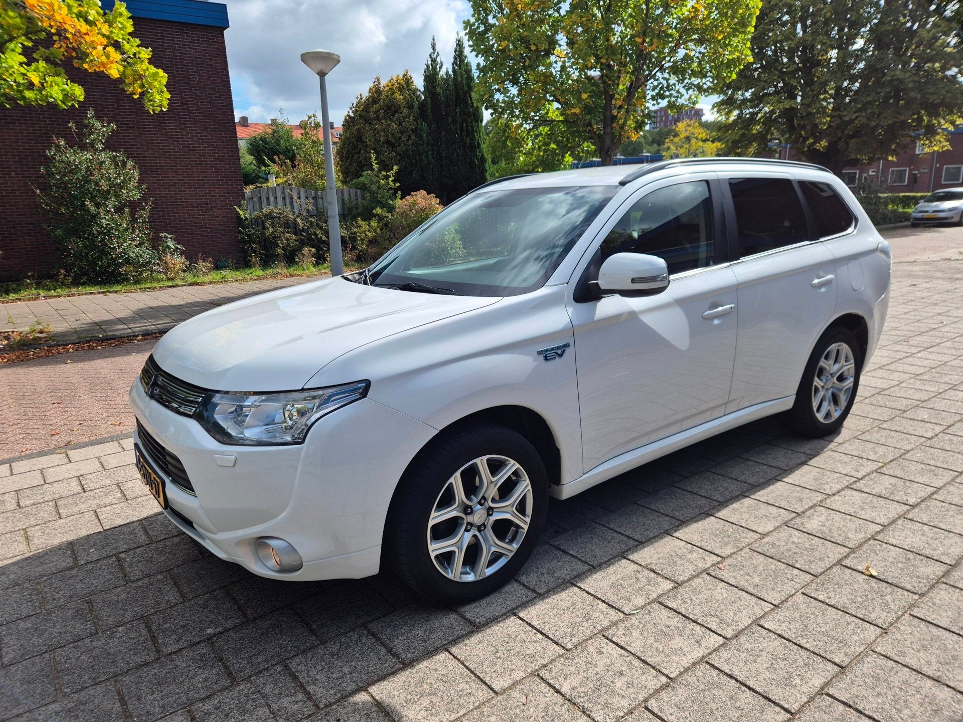 Mitsubishi Outlander 2.0 PHEV instyle 1-Eigenaar White Editi, Auto's, Zwart, 4 cilinders, Adaptive Cruise Control, Leder en Stof