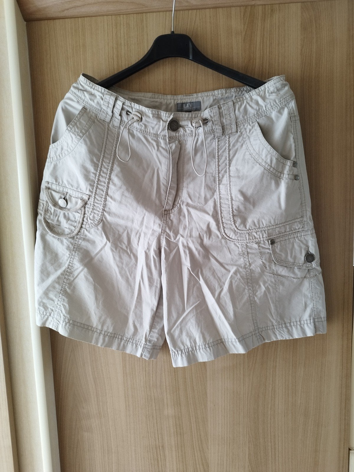 Zo goed als nieuwe beige korte broek maat 40, Maat 38/40 (M), Kort, Verzenden, Beige