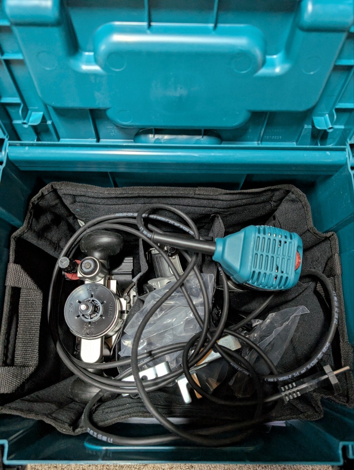 Makita RT0700CX2J Freesmachine met Bosch freesjes, Ophalen, Nieuw, Elektrisch, Makita