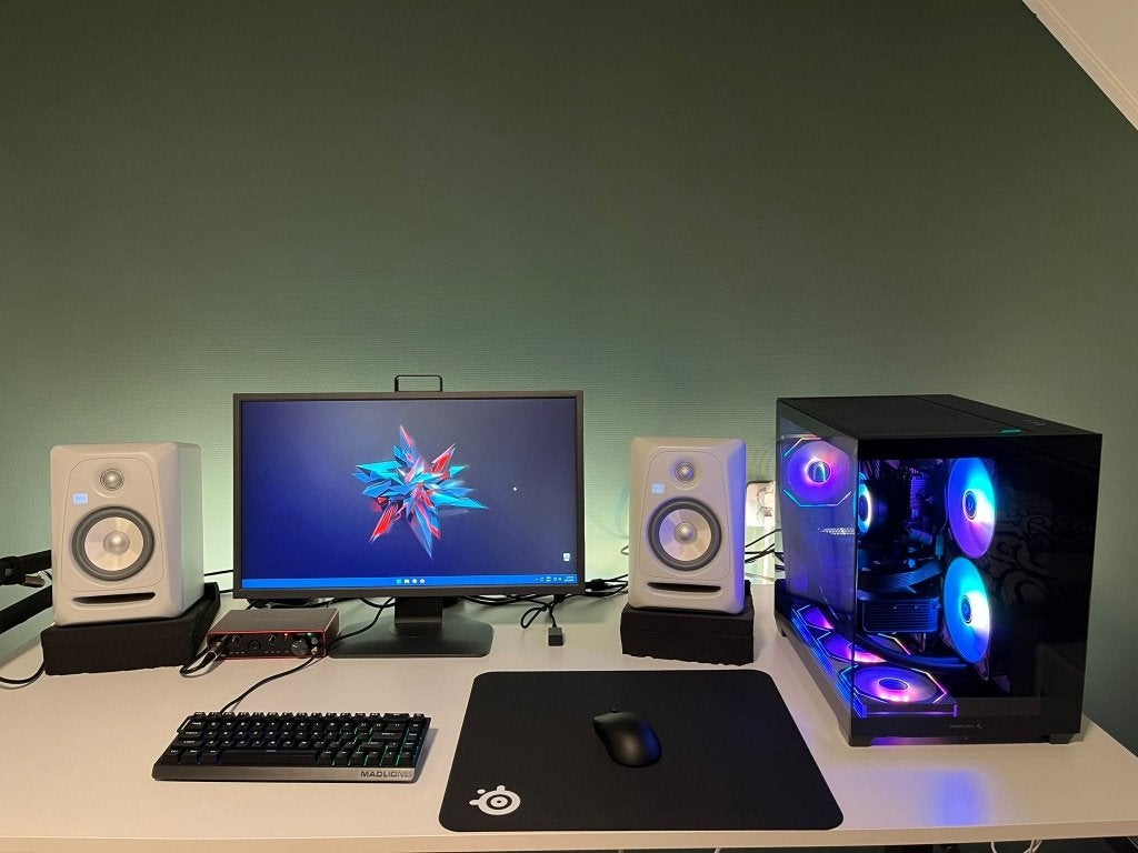 High-End eSports Gaming PC Set (5800X, 9060XT 8GB, 32GB RAM)