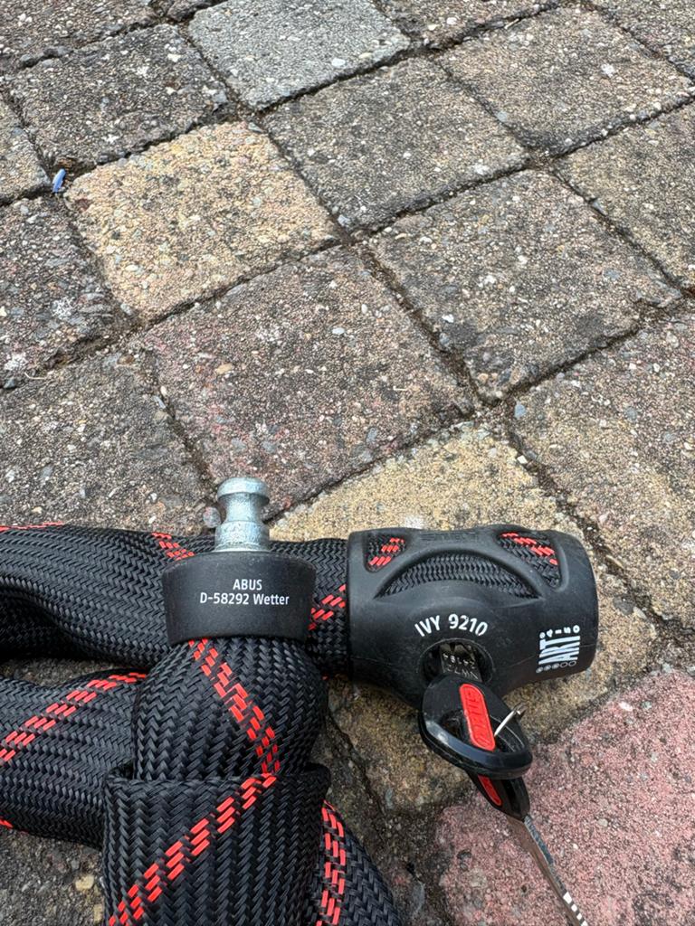 ABUS Ivy 9210 Kettingslot - Zwart/Rood, Ophalen of Verzenden, Zo goed als nieuw, Kettingslot