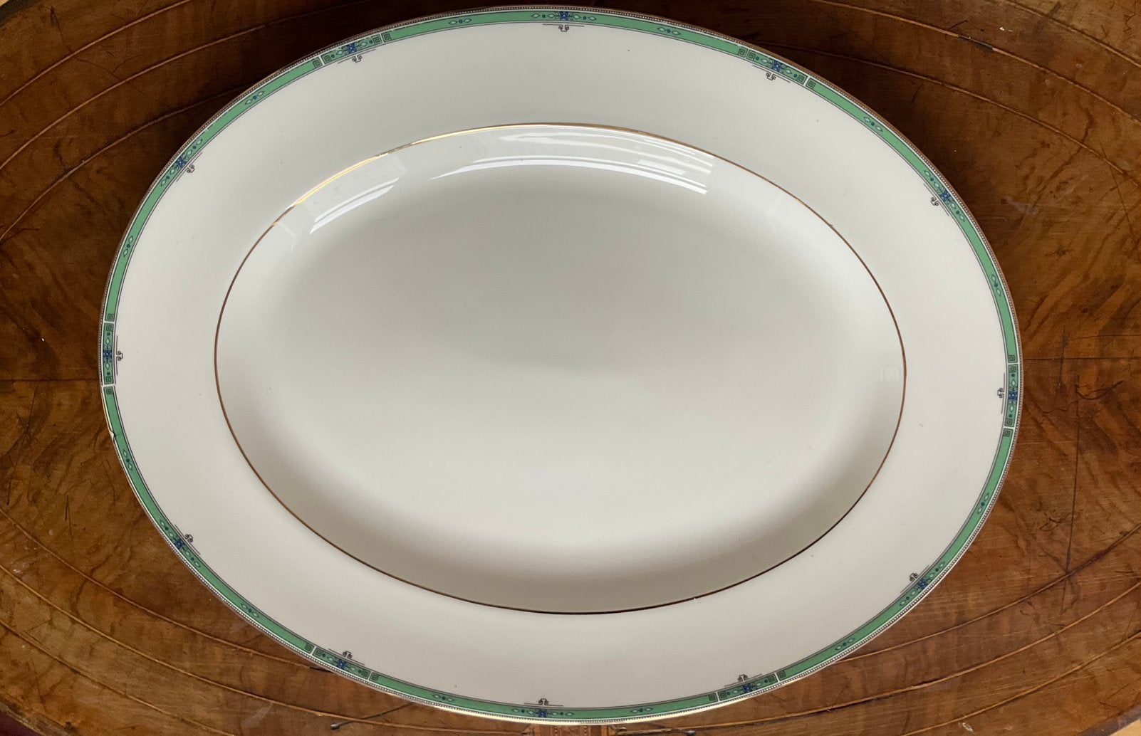 Wedgwood Jade platte schaal, Ophalen