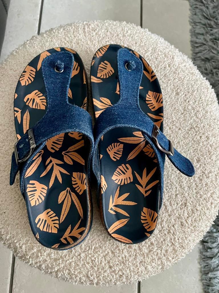 TE KOOP: Hush Puppies bio teenslippers maat 34 ZGAN, Overige typen, Ophalen of Verzenden, Zo goed als nieuw, Jongen