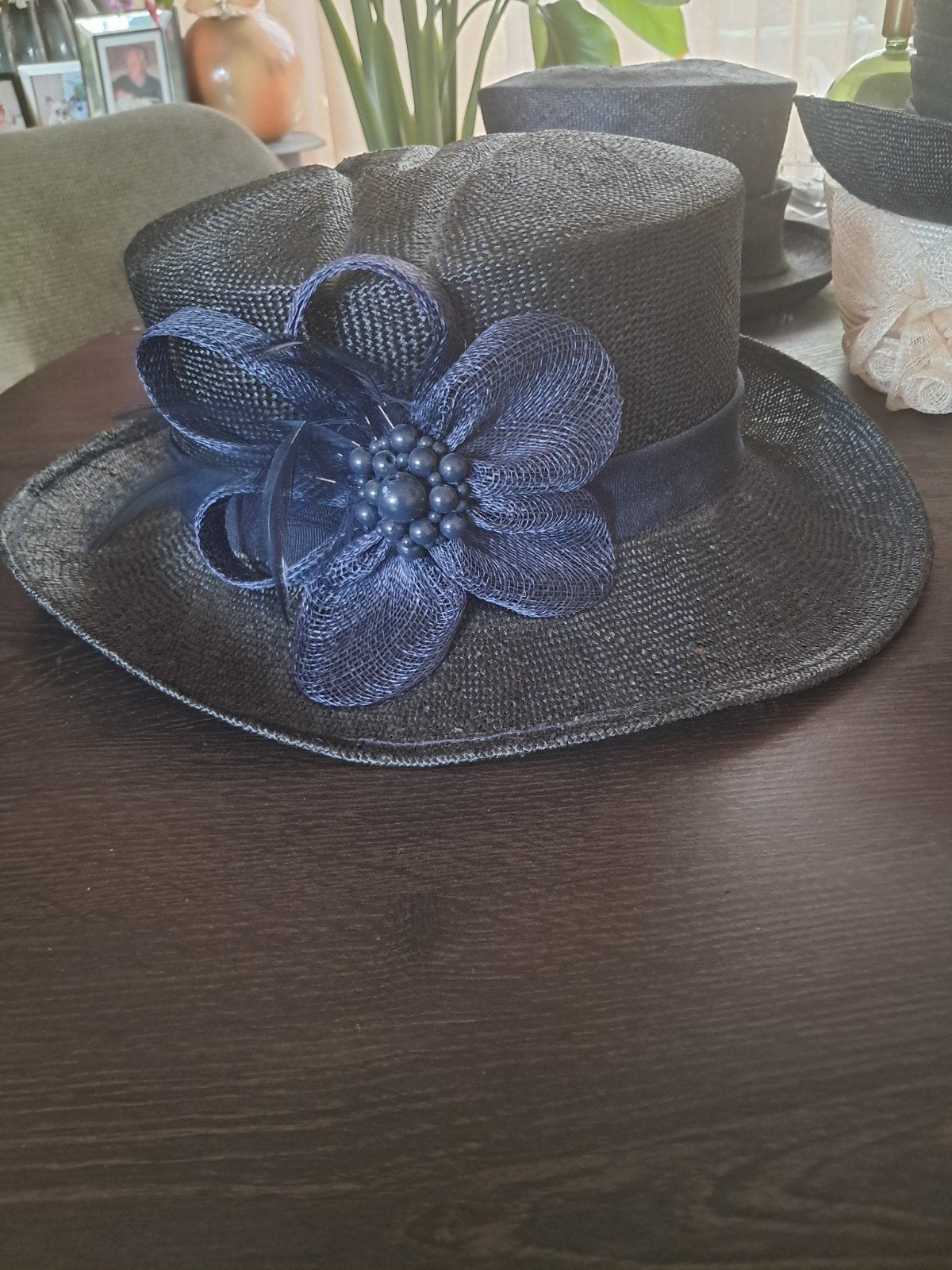 Mooie donkerblauwe hoed met decoratie, Kleding | Dames, Hoeden en Petten, Hoed, One size fits all, Ophalen of Verzenden, Onbekend