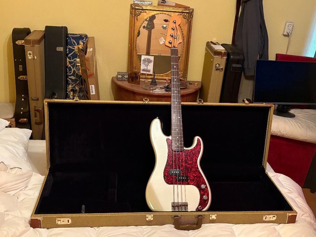 Fender Precision bass Mexico + Tweed koffer €1299,-, Muziek en Instrumenten, Snaarinstrumenten | Gitaren | Bas, Ophalen of Verzenden