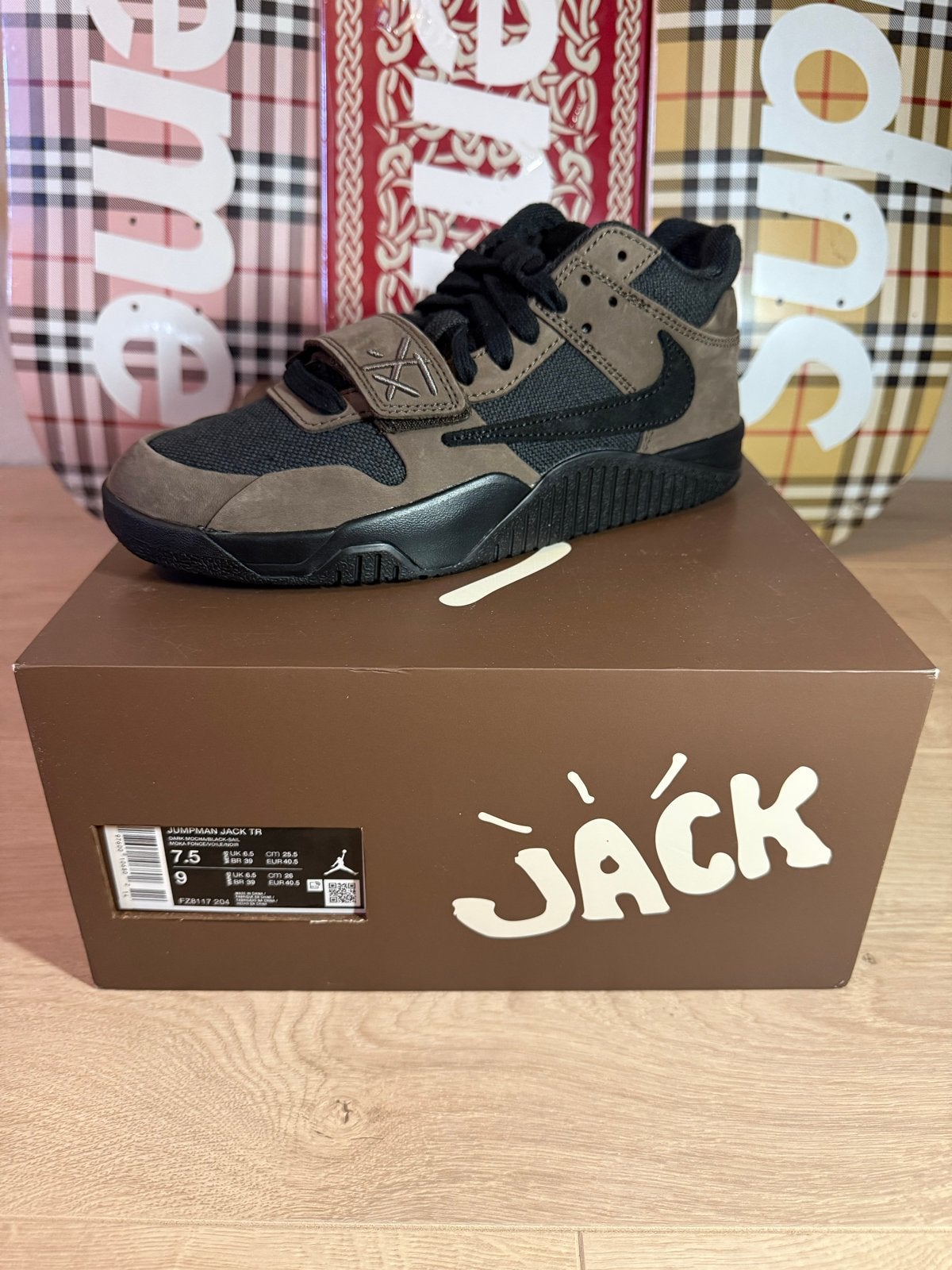 Nike Jordan Jumpman Jack TR x Travis Scott, Ophalen of Verzenden, Nieuw, Bruin, Sneakers of Gympen