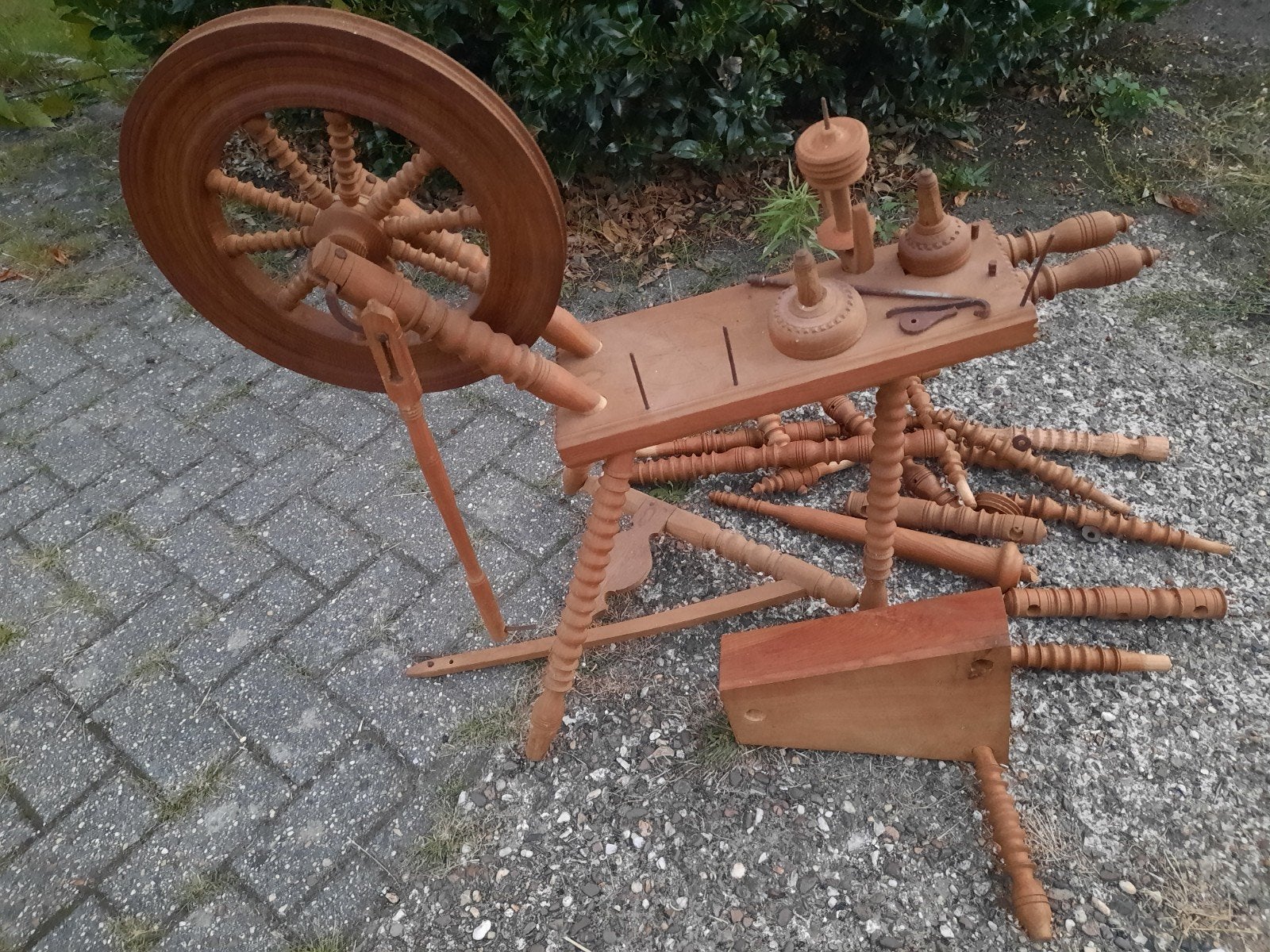 Antiek Spinnewiel - Compleet met Spoelen, Hobby en Vrije tijd, Spinnewielen en Spinnen, Ophalen, Gebruikt, Spinnewiel