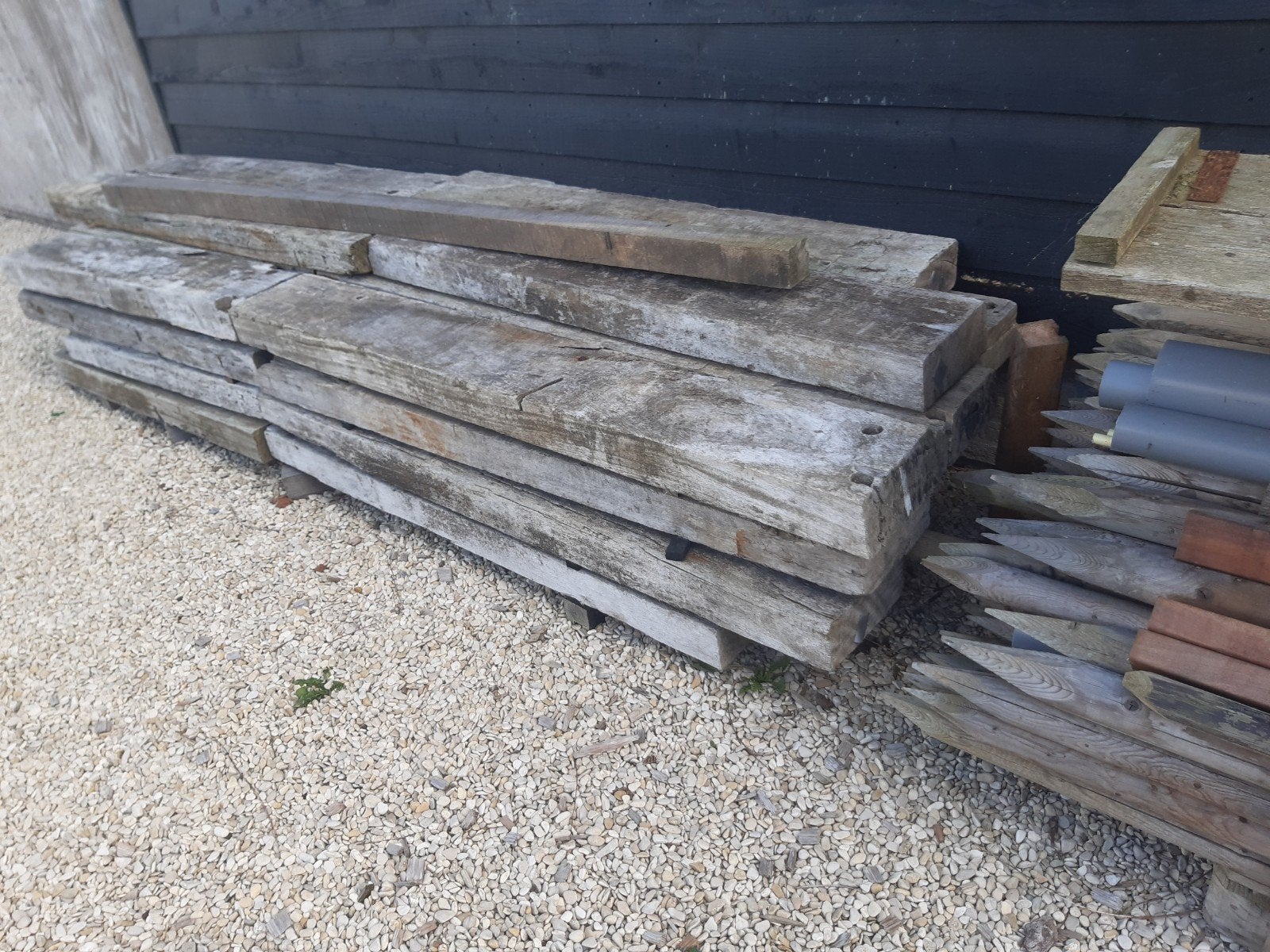 Te koop meranti balken voor in de tuin 24x10cm, Ophalen, Gebruikt, Hardhout, 250 cm of meer