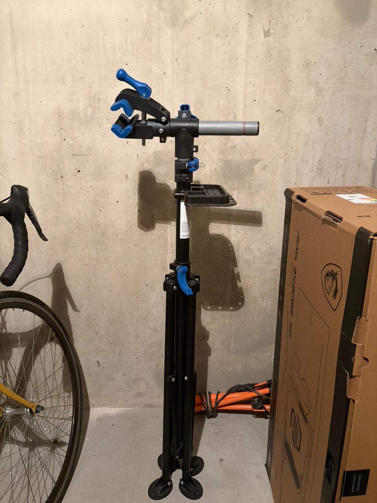 Fiets montagestandaard, Fietsen en Brommers, Ophalen of Verzenden, Zo goed als nieuw