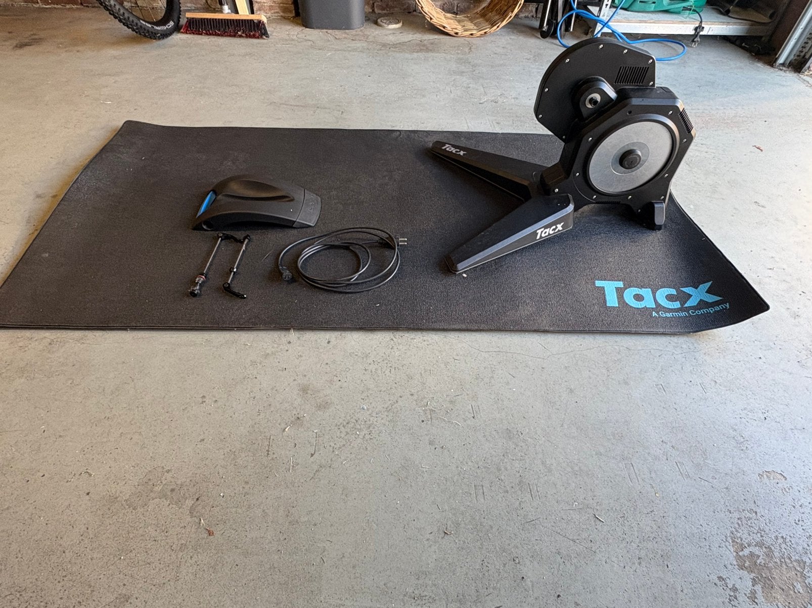 Tacx Flux S Smart fietstrainer – compleet met mat & cassette, Sport en Fitness, Ophalen, Zo goed als nieuw, Overige typen
