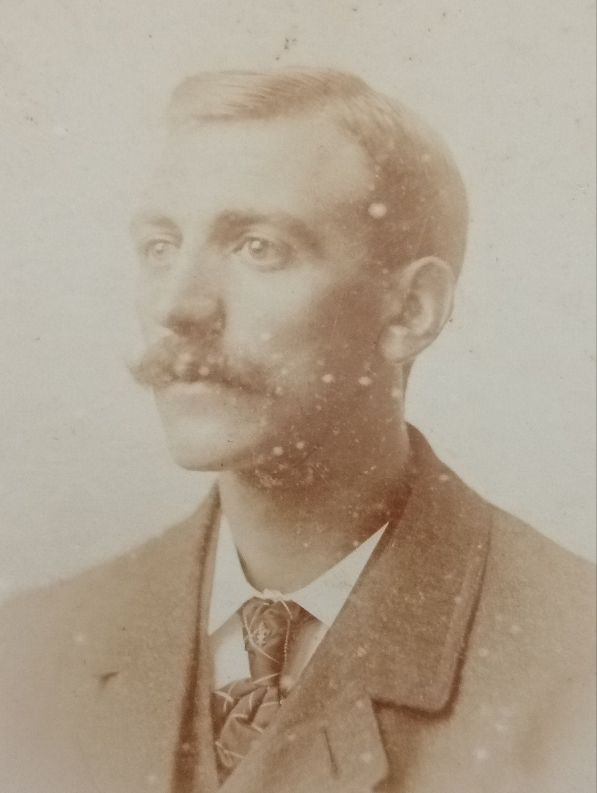 Antieke Foto: Man met Snor, Studio J. Braakman Noordwijk, Gebruikt, Foto, Ophalen of Verzenden, Voor 1940