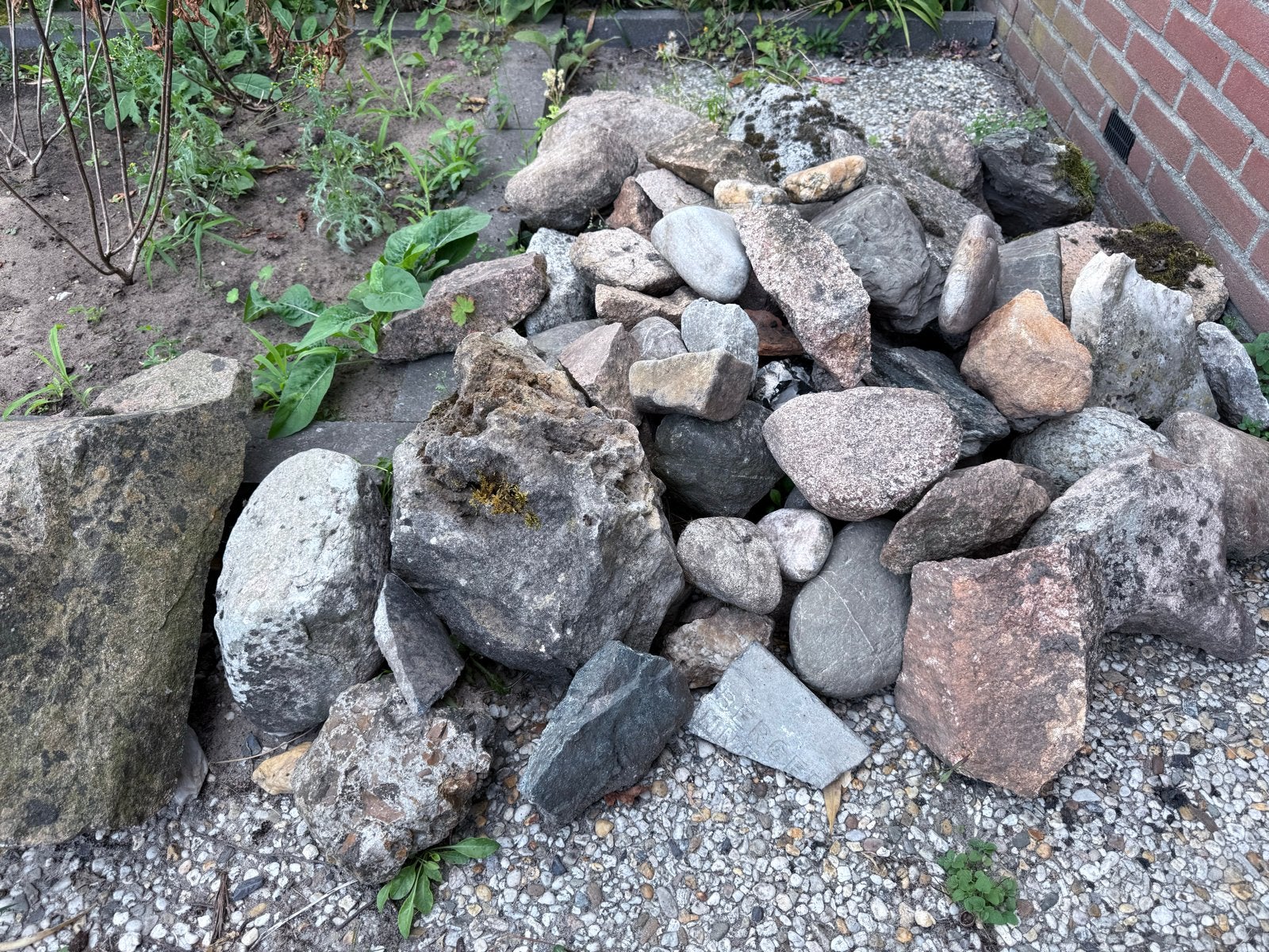 Diverse natuurstenen rotsen en keien voor tuin of decoratie, Ophalen, Gebruikt, Graniet, Kei