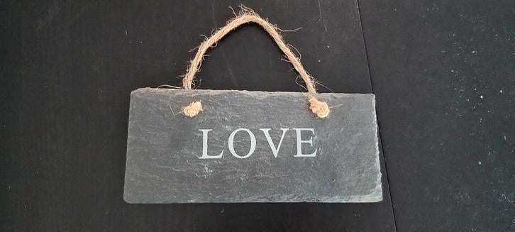 Leisteen bordje aan touw love liefde, Huis en Inrichting, Ophalen of Verzenden, Zo goed als nieuw