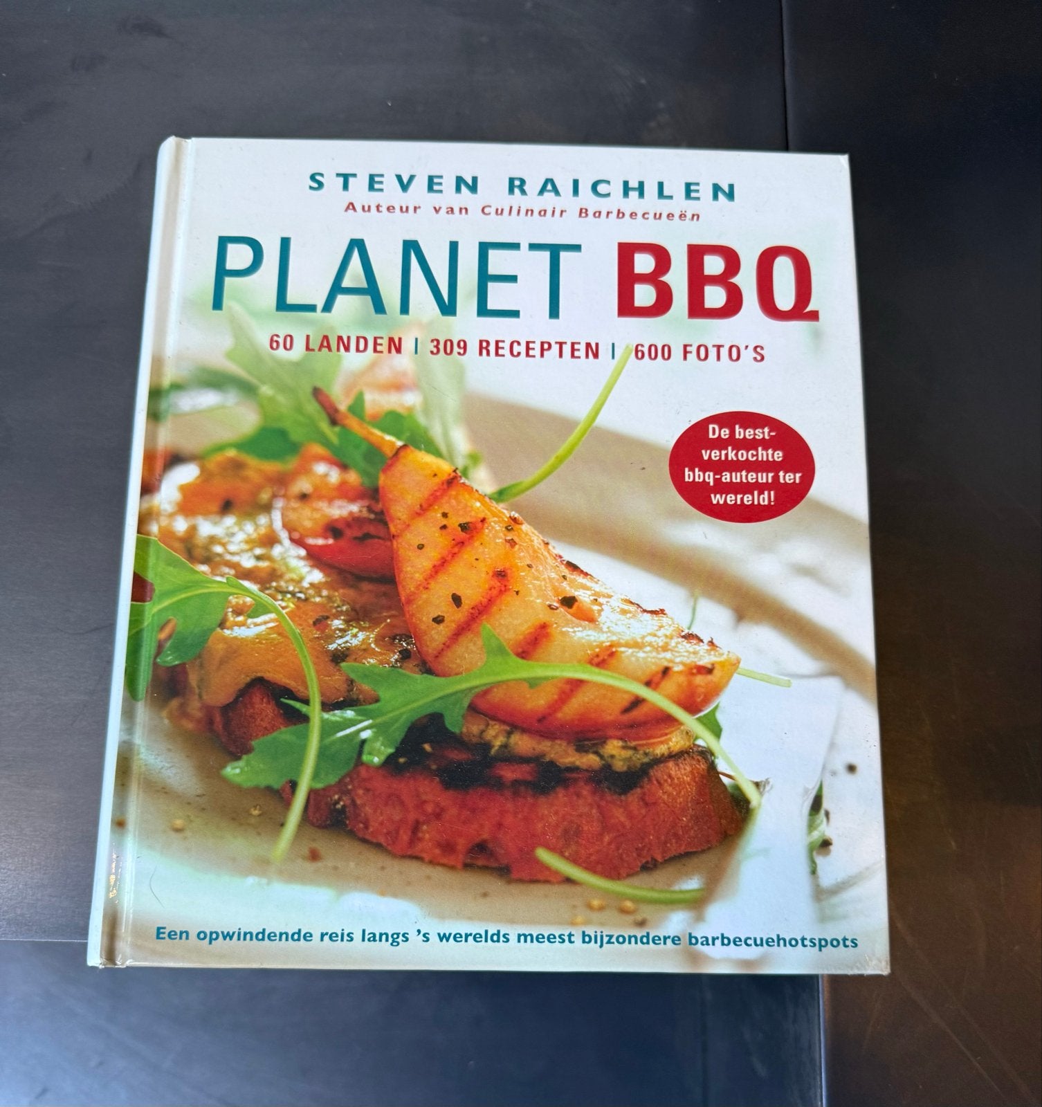Planet BBQ - Steven Raichlen (kookboek), Ophalen of Verzenden, Zo goed als nieuw, Overige gebieden, Voorgerechten en Soepen