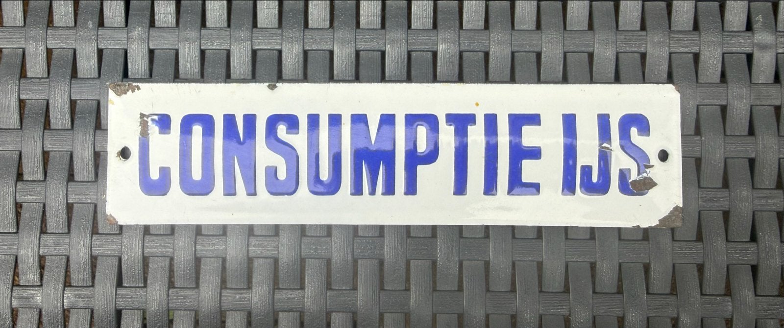 Emaille Reclamebord / Deurpostje "CONSUMPTIE IJS", Ophalen of Verzenden, Reclamebord