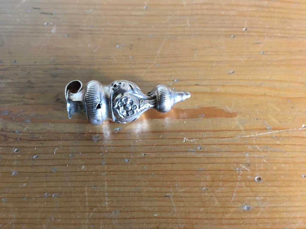 Zilveren breinaaldenbeschermer, 4 cm, bodemvondst, Antiek en Kunst, Ophalen of Verzenden