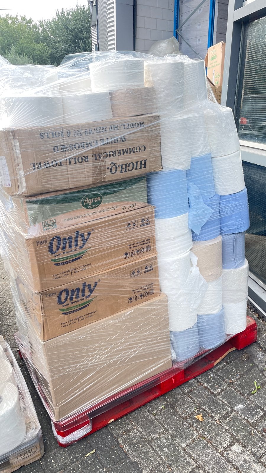 Pallet met diverse papieren handdoeken en toiletpapier, Diversen, Ophalen