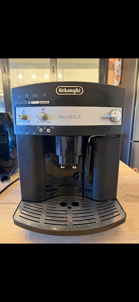 DeLonghi Magnifica, Witgoed en Apparatuur, Koffiezetapparaten, Zo goed als nieuw, Koffiemachine, Stoompijpje, Ophalen