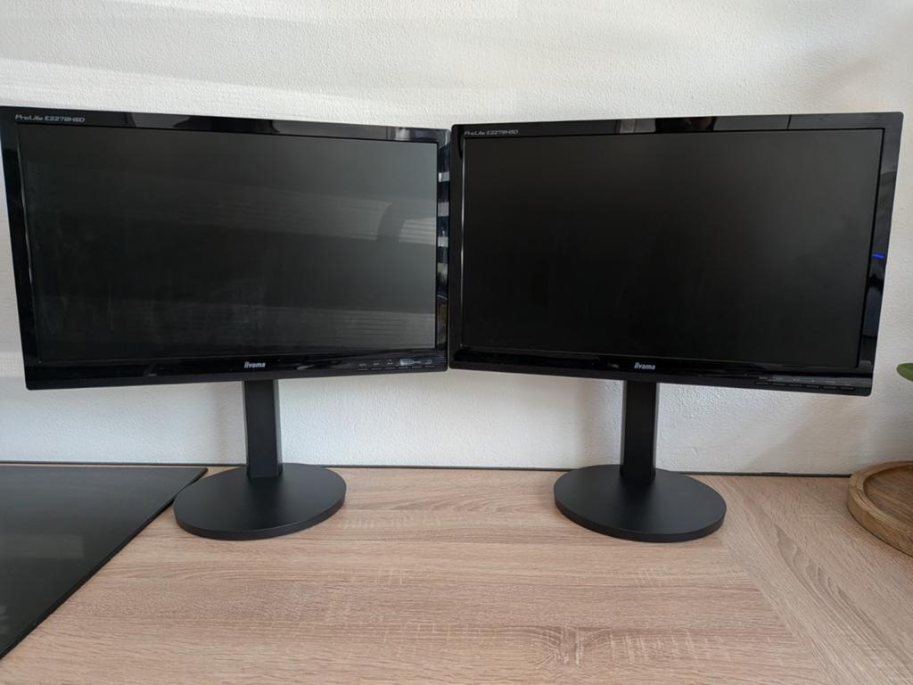 2x iiyama ProLite 22” monitoren incl. standaards en kabels., Computers en Software, Monitoren, Ophalen of Verzenden, Overige resoluties