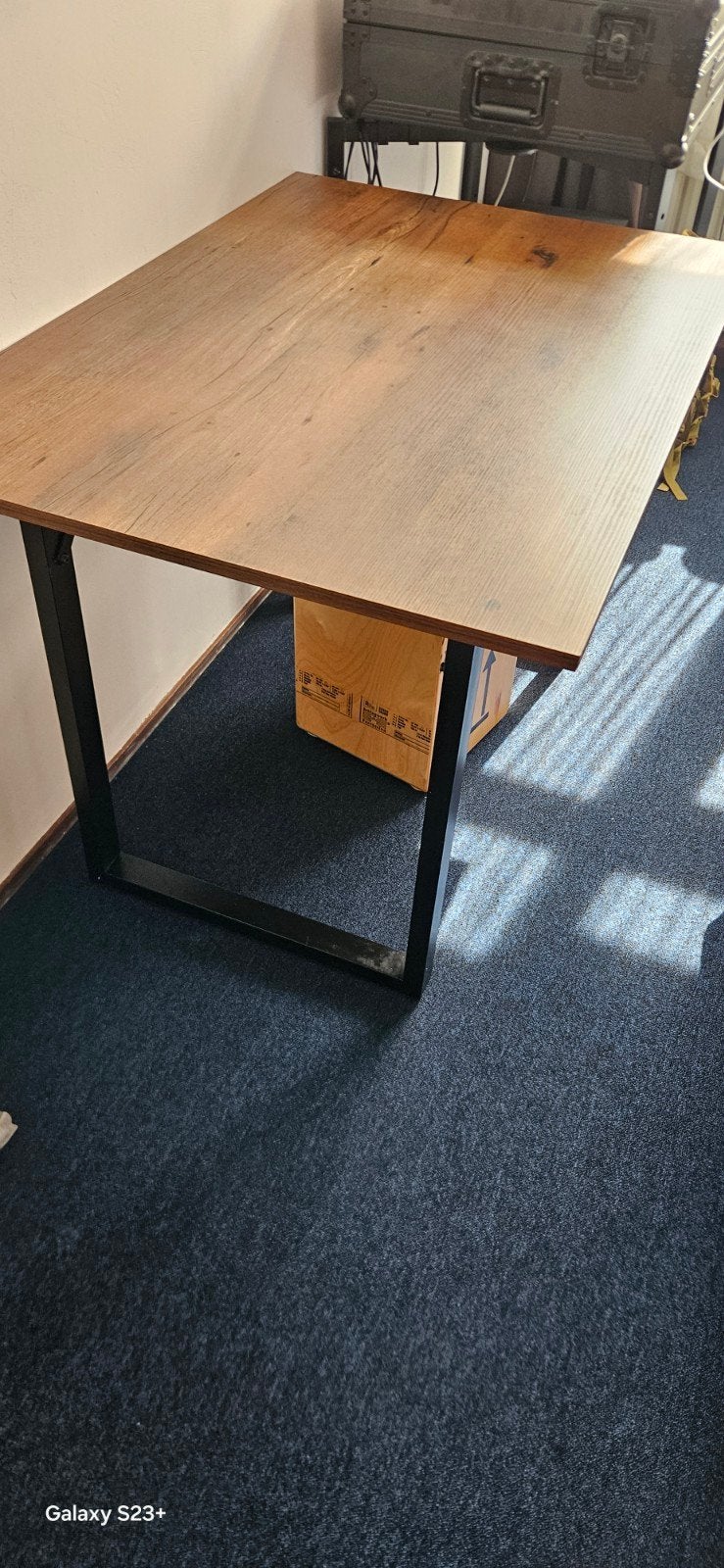Bruine eettafel met metalen onderstel (120x80x75 cm), Ophalen, Gebruikt