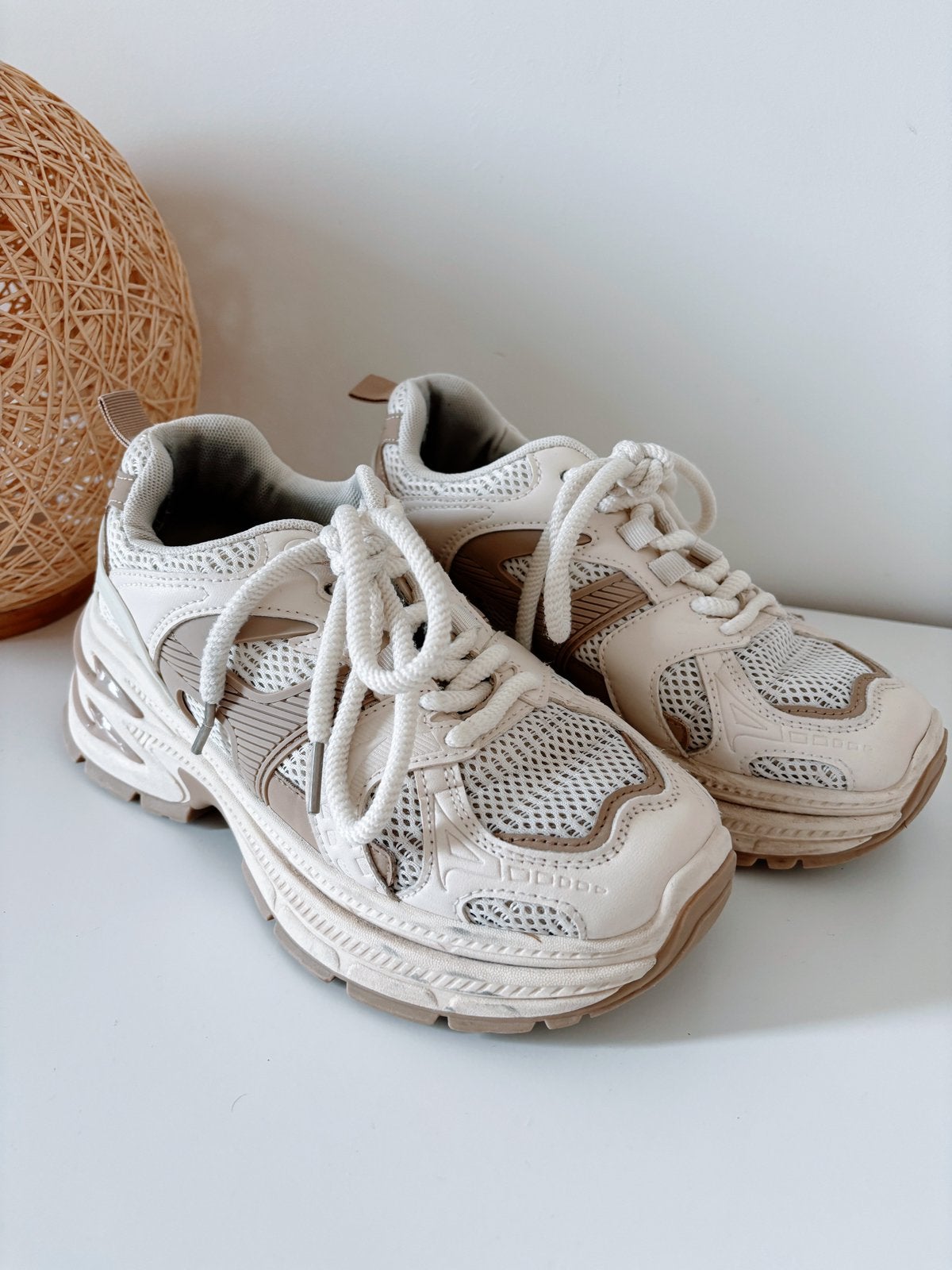 Loavies beige sneakers - Maat 37, Kleding | Dames, Schoenen, Ophalen of Verzenden, Gedragen, Beige, Sneakers of Gympen