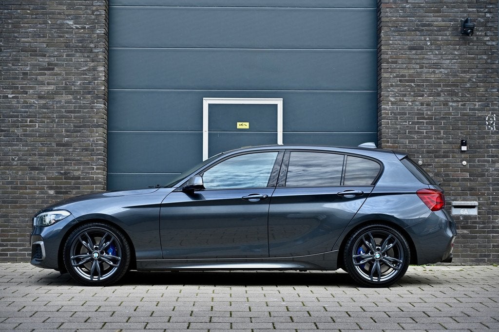 BMW 1-serie M140i xDrive 480PK | Mineral Grau | Akrapovic |, Gebruikt, Alcantara, 14 km/l, Bedrijf