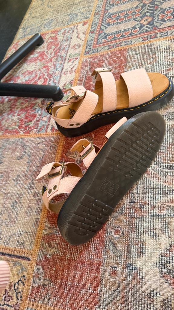 Dr Martens, Sandalen, Overige kleuren, Nieuw, Ophalen of Verzenden