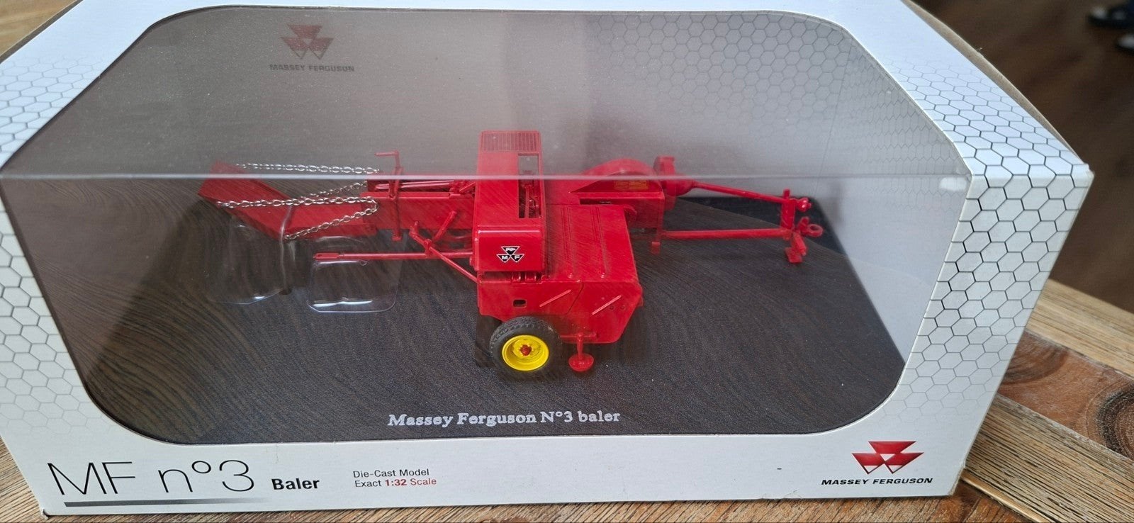 MF n3 Balenpers, Ophalen of Verzenden, Nieuw, Tractor of Landbouw, Universal Hobbies