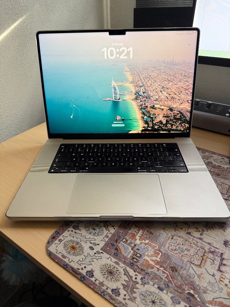 MacBook Pro 16" M1 Pro (2021) + volledige studio setup, 2 tot 3 Ghz, Qwerty, 512 GB, Zo goed als nieuw