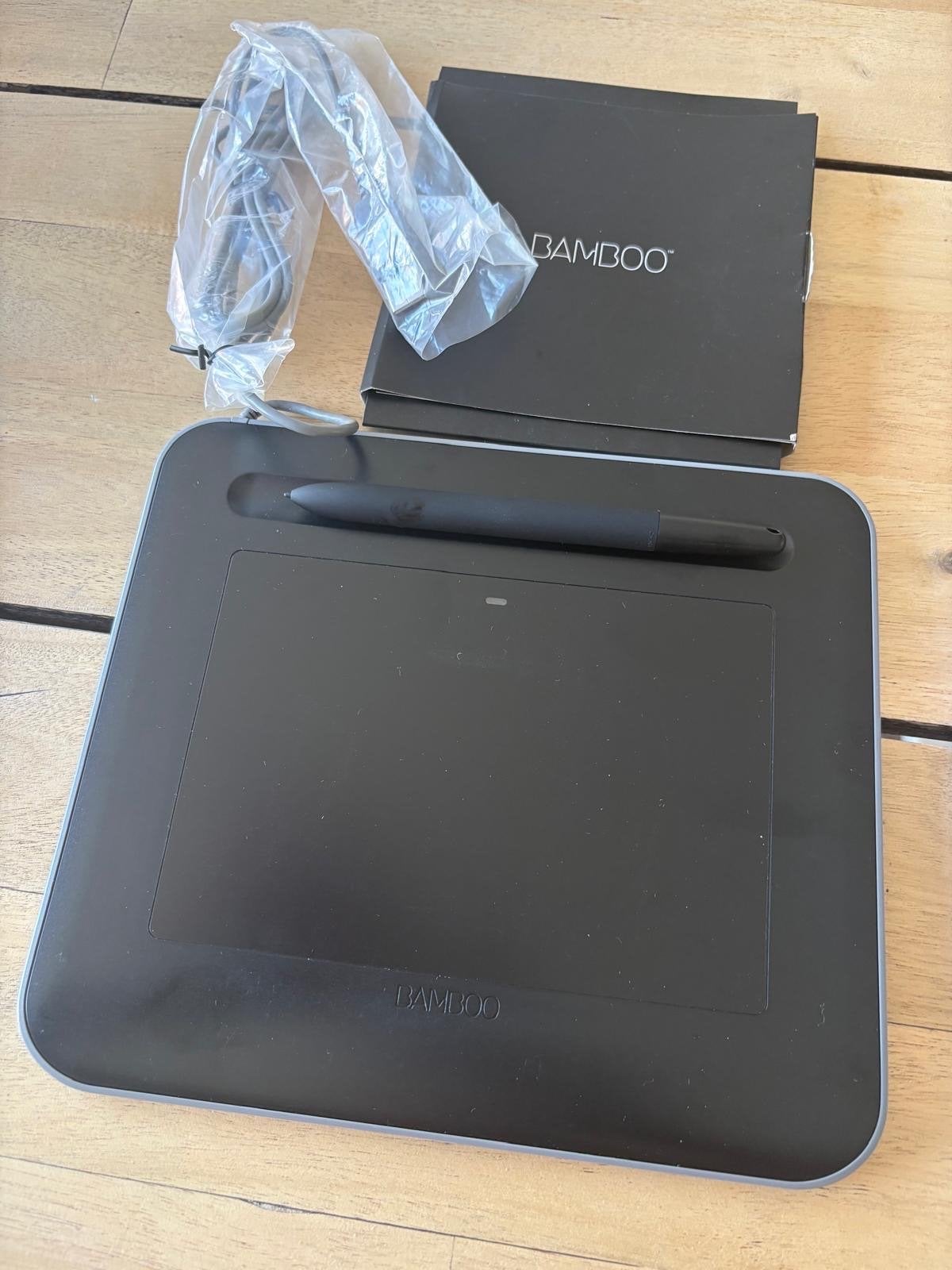 Wacom Bamboo tekentablet met pen en USB-kabel, Computers en Software, Tekentablets, Ophalen, Zo goed als nieuw, Bedraad