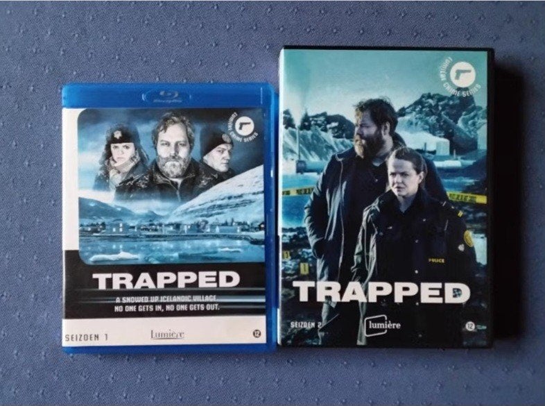 Trapped: blu-ray seizoen 1/ seizoen 2 op DVD (Lumière), Ophalen, Nederlands, Zo goed als nieuw, Vanaf 12 jaar