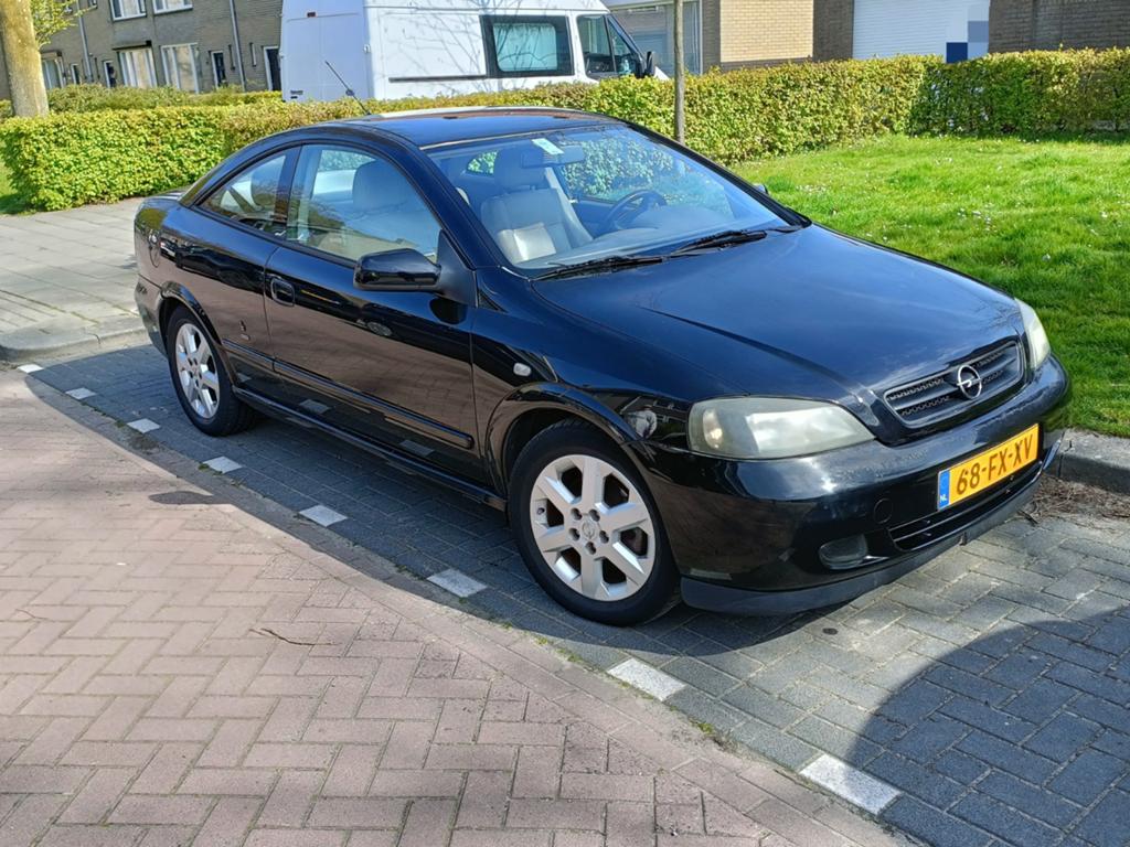 Opel Astra 1.8 I 16V Coupe 2000 Zwart, Auto's, 1160 kg, Beige, 4 cilinders, 4 stoelen